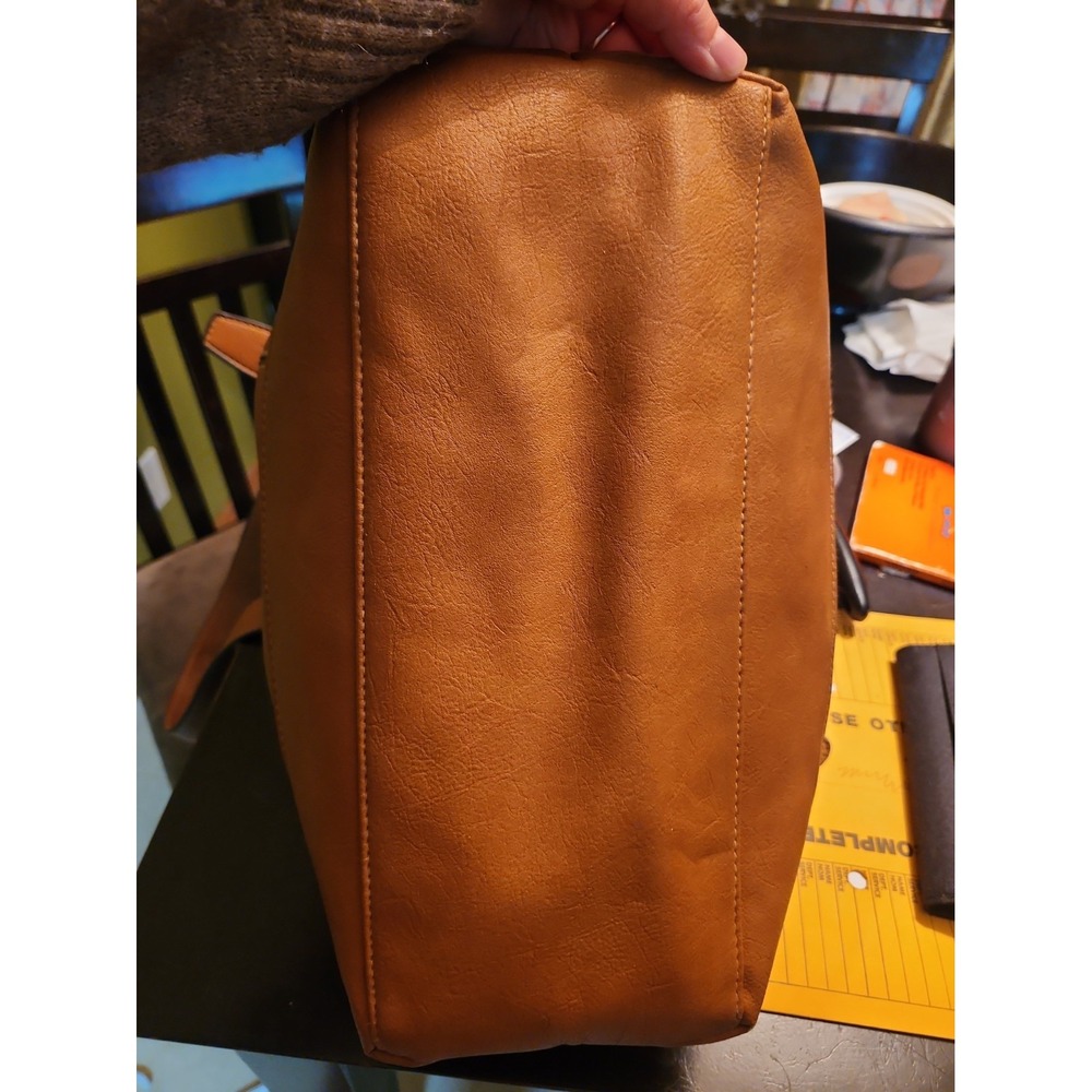 Roots Tan Coloured Purse - Picture 11 of 13